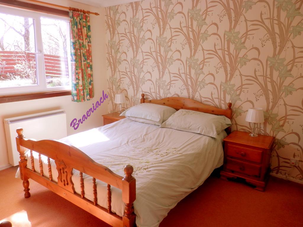 Cairngorm Highland Bungalows อาวีมอร์ ภายนอก รูปภาพ