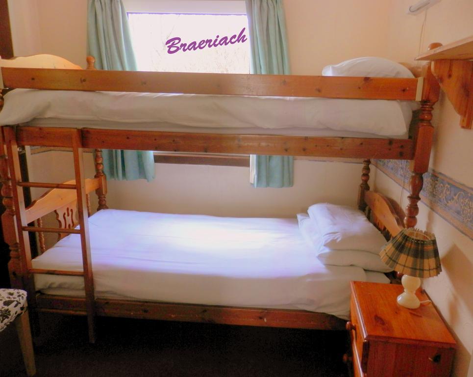 Cairngorm Highland Bungalows อาวีมอร์ ภายนอก รูปภาพ