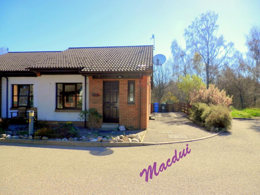 Cairngorm Highland Bungalows อาวีมอร์ ภายนอก รูปภาพ