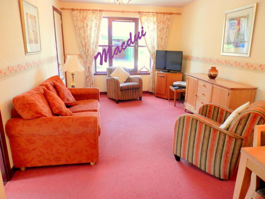 Cairngorm Highland Bungalows อาวีมอร์ ภายนอก รูปภาพ