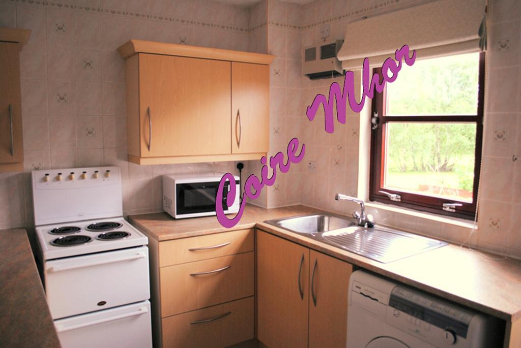 Cairngorm Highland Bungalows อาวีมอร์ ภายนอก รูปภาพ