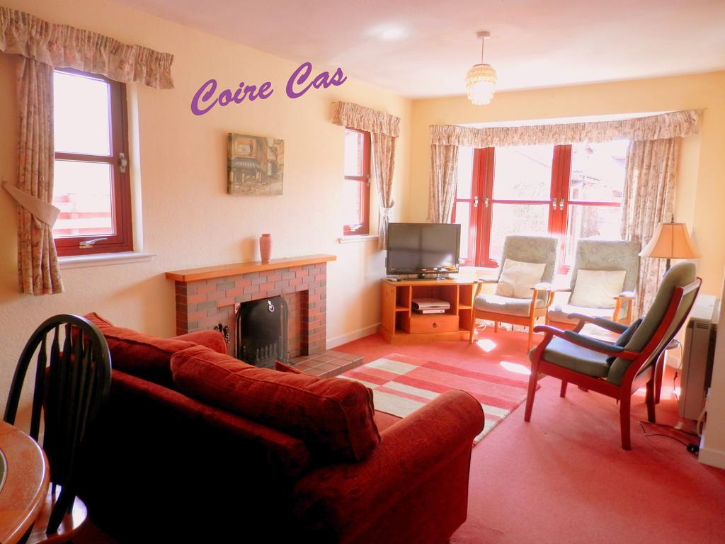 Cairngorm Highland Bungalows อาวีมอร์ ภายนอก รูปภาพ