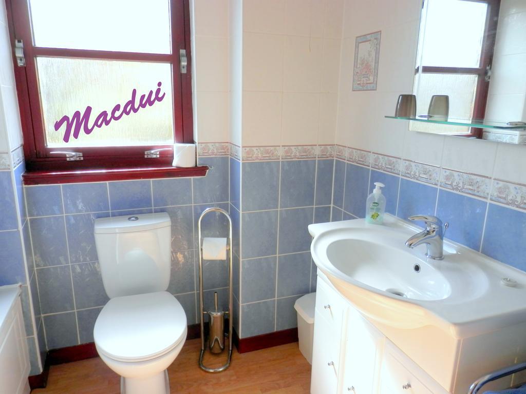 Cairngorm Highland Bungalows อาวีมอร์ ภายนอก รูปภาพ