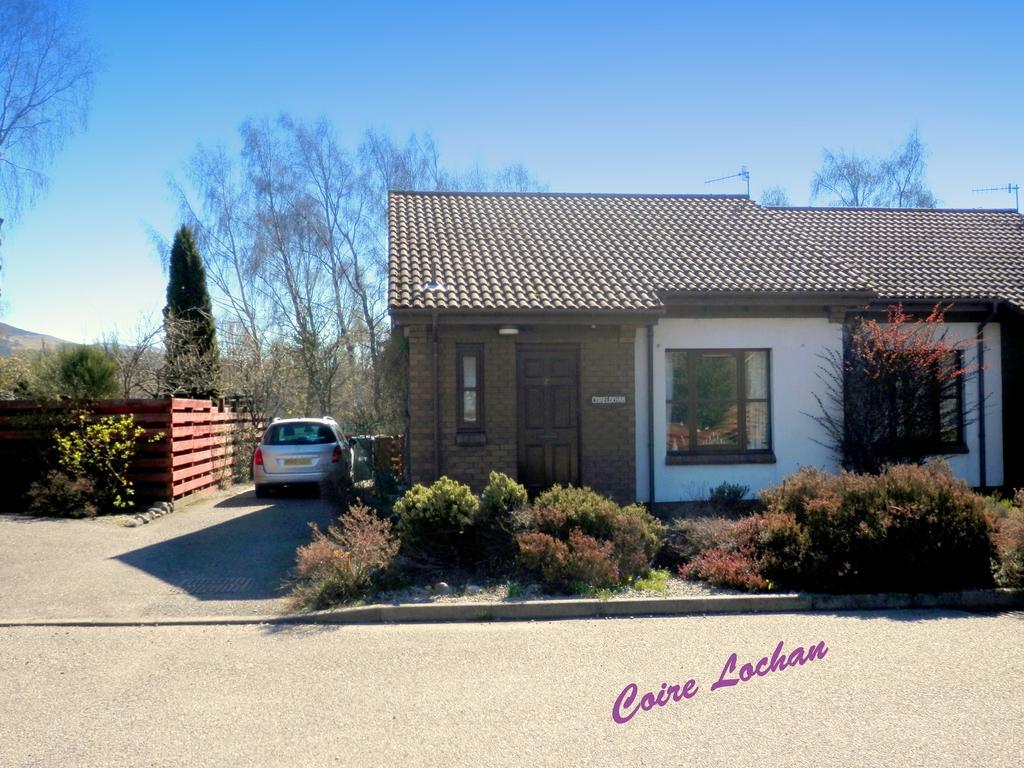 Cairngorm Highland Bungalows อาวีมอร์ ภายนอก รูปภาพ